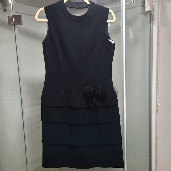 Size 4 Classic 3 tier LBD - Picture 3 of 8